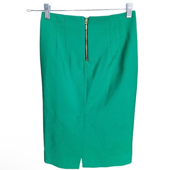 Zara Basic | NWT Women's
NWT
Green Pencil Skirt - Size S - Picture 3 of 4